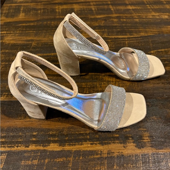 Chelsea Moreland Rhinestone Block Heel - Picture 3 of 7